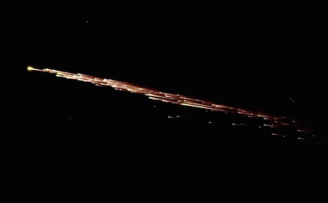 Picture 1 of Chinese missiles form mysterious fireballs in the sky of America