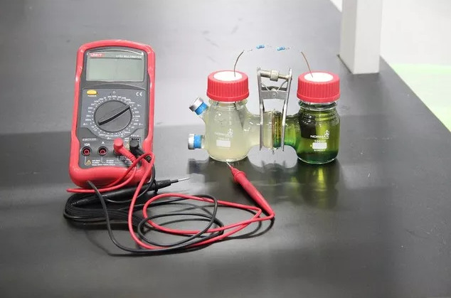 Picture 1 of Chinese students make equipment that produces 80 hours of electricity from just a spoonful of sugar