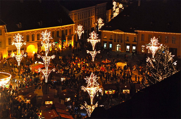 Picture 11 of Christmas atmosphere is bustling in the world