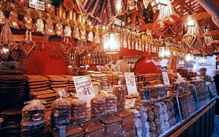 Picture 4 of Christmas atmosphere is bustling in the world