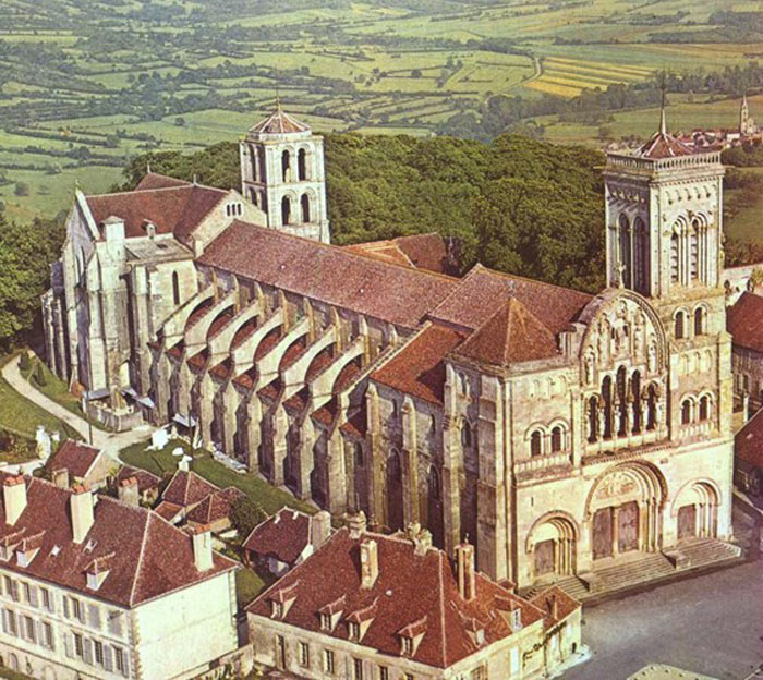 Picture 2 of Church, hill in Vezelay - France
