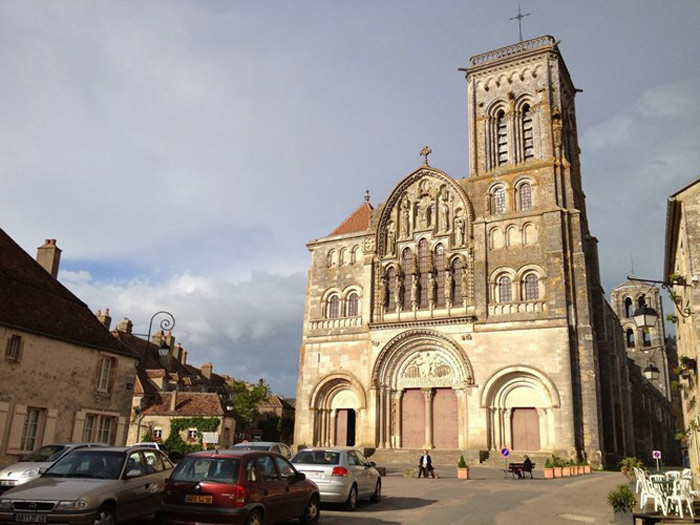 Picture 3 of Church, hill in Vezelay - France