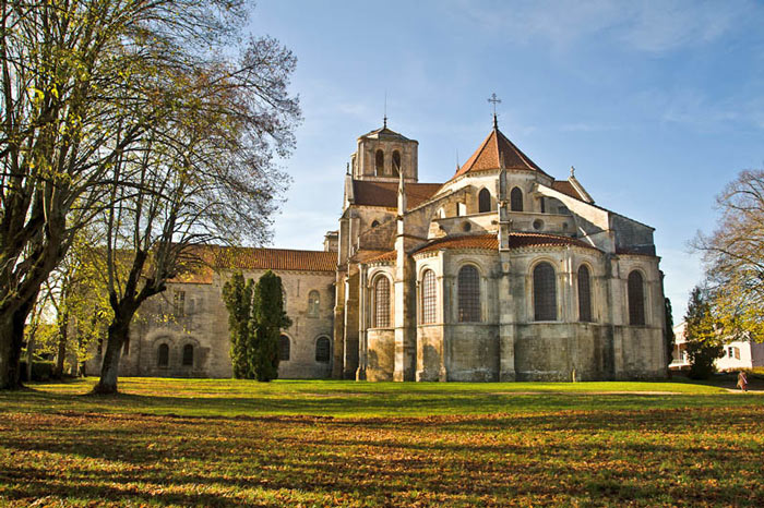 Picture 4 of Church, hill in Vezelay - France