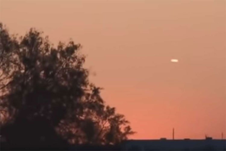 Picture 1 of 'Cigar-shaped UFO hovering in the sky over the United States