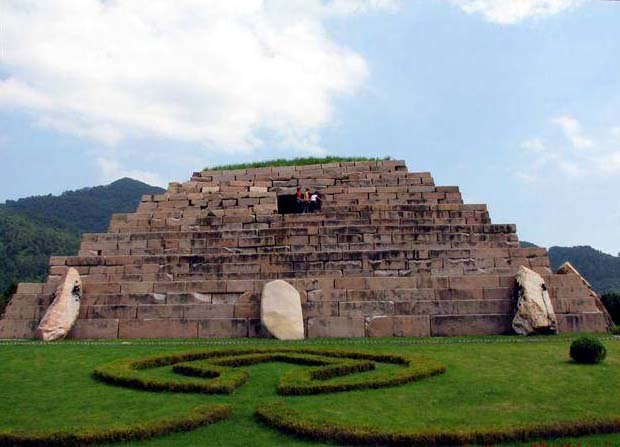 Picture 8 of Citadel and tomb Cao Cu Ly - Cultural heritage of China