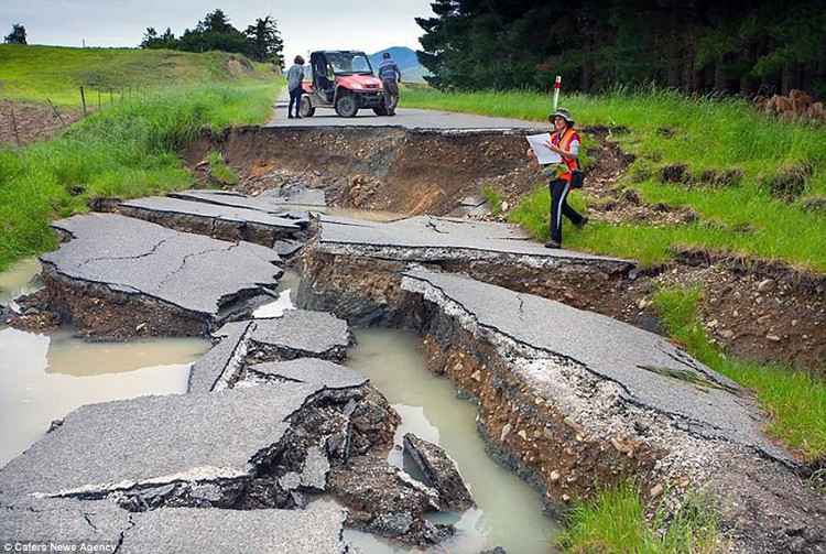 Picture 3 of 'City wall' appeared after the earthquake in New Zealand