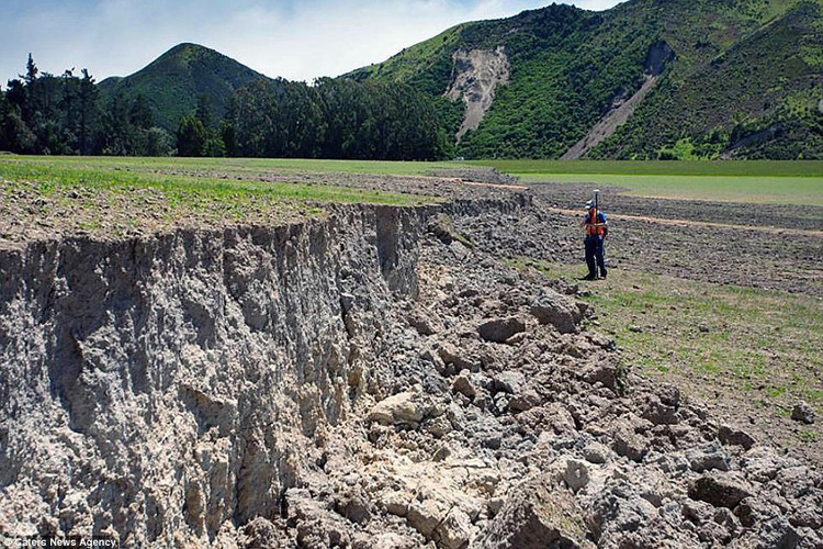 Picture 5 of 'City wall' appeared after the earthquake in New Zealand