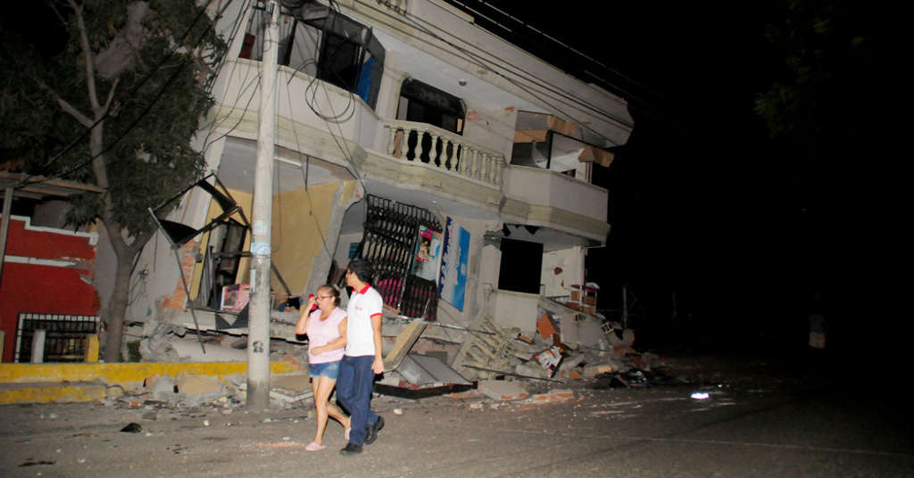 Close to the horrific earthquake in Ecuador that killed 246 people images 9