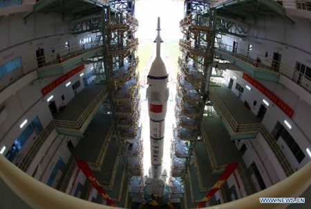 Picture 8 of Close up of Chinese manned spacecraft on launch pad