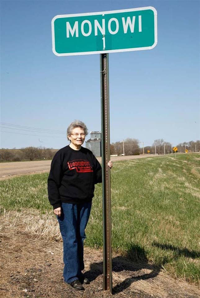 Picture 2 of Close up of mysterious towns with only 1 resident