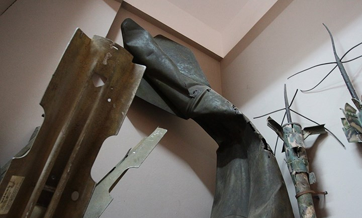 Picture 7 of Close up of the bomb at the foot of Long Bien Bridge weighed 1350kg and was destroyed