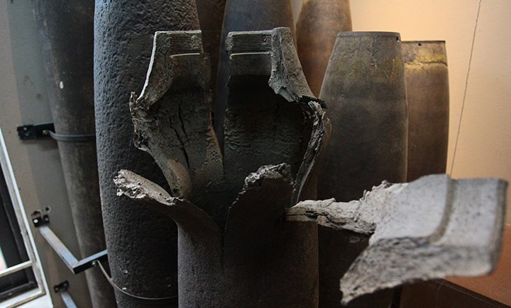 Picture 8 of Close up of the bomb at the foot of Long Bien Bridge weighed 1350kg and was destroyed