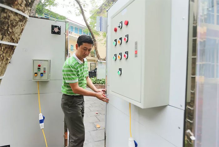 Picture 8 of Close up of the first mobile body disinfection chamber manufactured by Vietnam