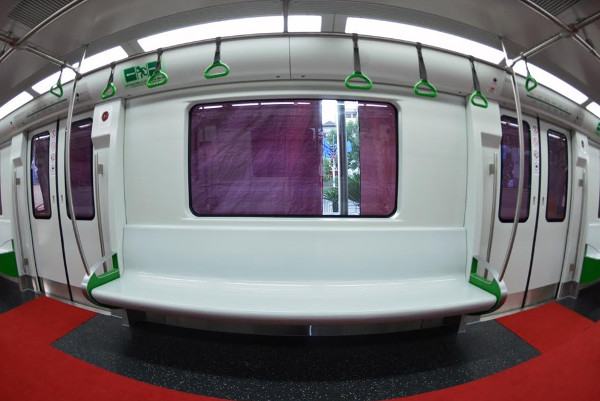 Picture 9 of Close up of the first urban railway train in Hanoi