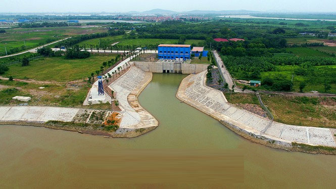 Picture 3 of Close up of the largest clean water plant in Hanoi that can be drunk at the tap