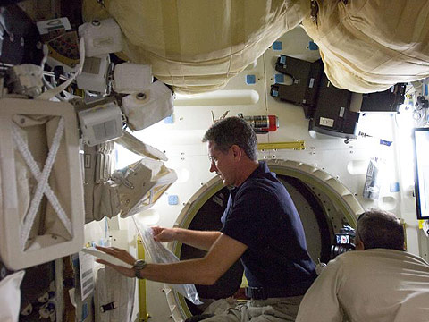 Picture 7 of Close up to fix telescope in space