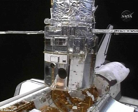 Picture 8 of Close up to fix telescope in space