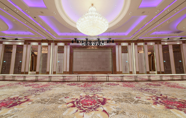 Picture 12 of Close up to where the APEC party is as gorgeous as the palace