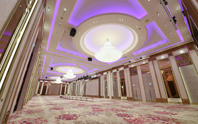 Picture 13 of Close up to where the APEC party is as gorgeous as the palace
