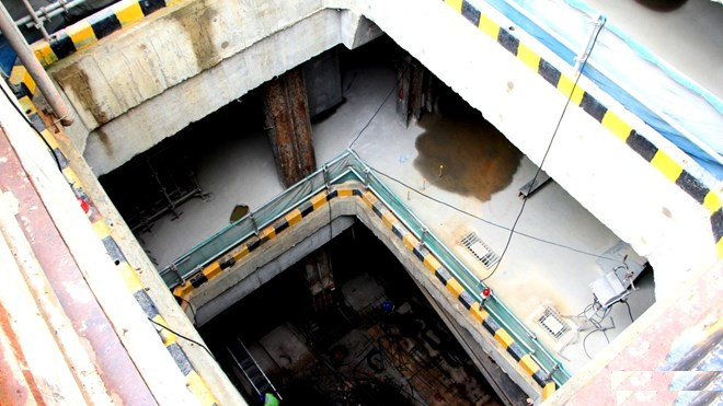 Picture 1 of Close-up Metro underground station: Huge underground site