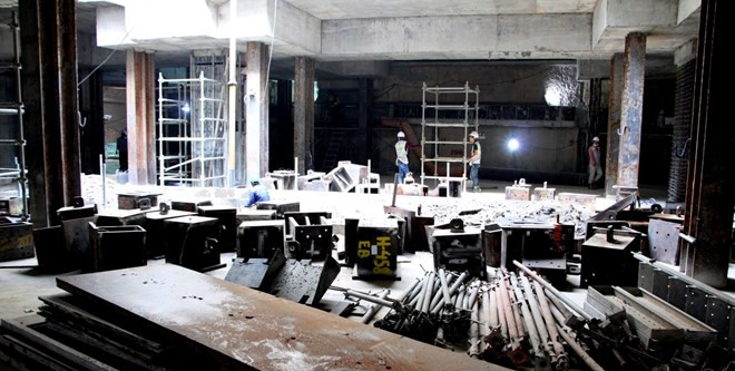 Picture 11 of Close-up Metro underground station: Huge underground site