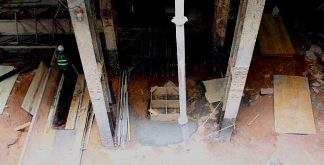 Picture 13 of Close-up Metro underground station: Huge underground site