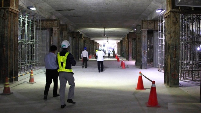 Picture 3 of Close-up Metro underground station: Huge underground site