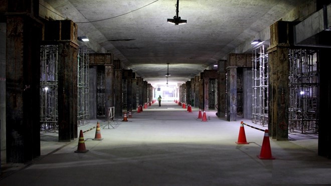 Picture 5 of Close-up Metro underground station: Huge underground site