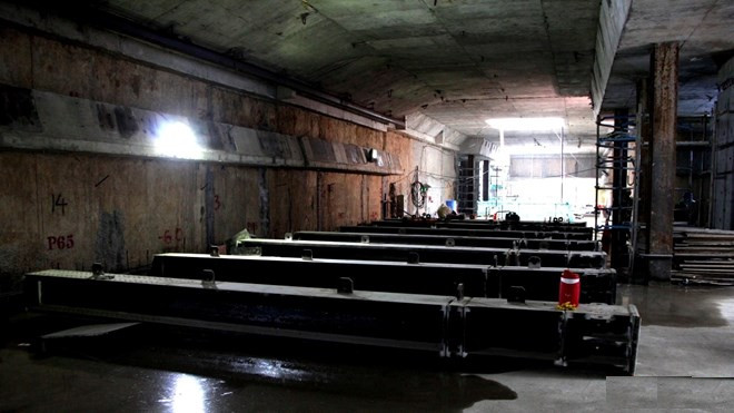 Picture 7 of Close-up Metro underground station: Huge underground site