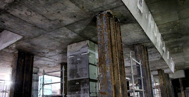 Picture 8 of Close-up Metro underground station: Huge underground site
