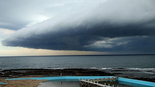 Picture 1 of Cloud storms cover Sydney