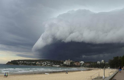 Picture 2 of Cloud storms cover Sydney