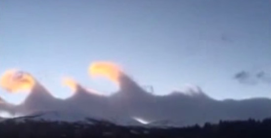 Picture 1 of Clouds like ocean waves rolled in the sky of America