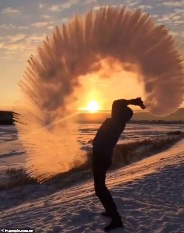 Picture 1 of Cold to minus 43.5 degrees Celsius in China, boiling water to freeze immediately