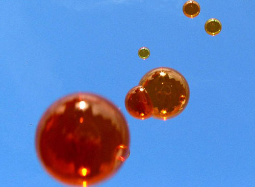 Picture 1 of Colored bubbles can fly for 15 minutes