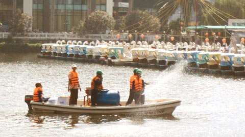 Picture 2 of Commencement of treatment of pollution of Truc Bach lake