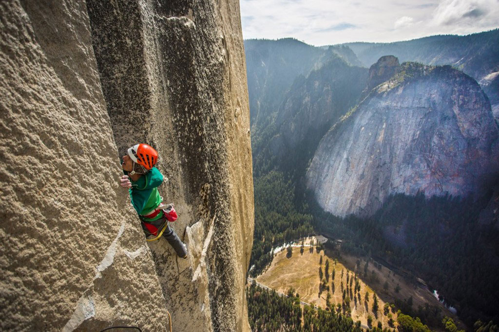 Picture 10 of Conquer the cliff 900 m high with bare hands and rope