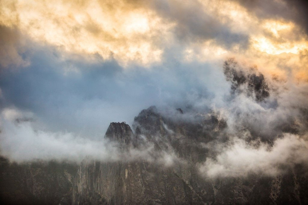 Picture 12 of Conquer the cliff 900 m high with bare hands and rope