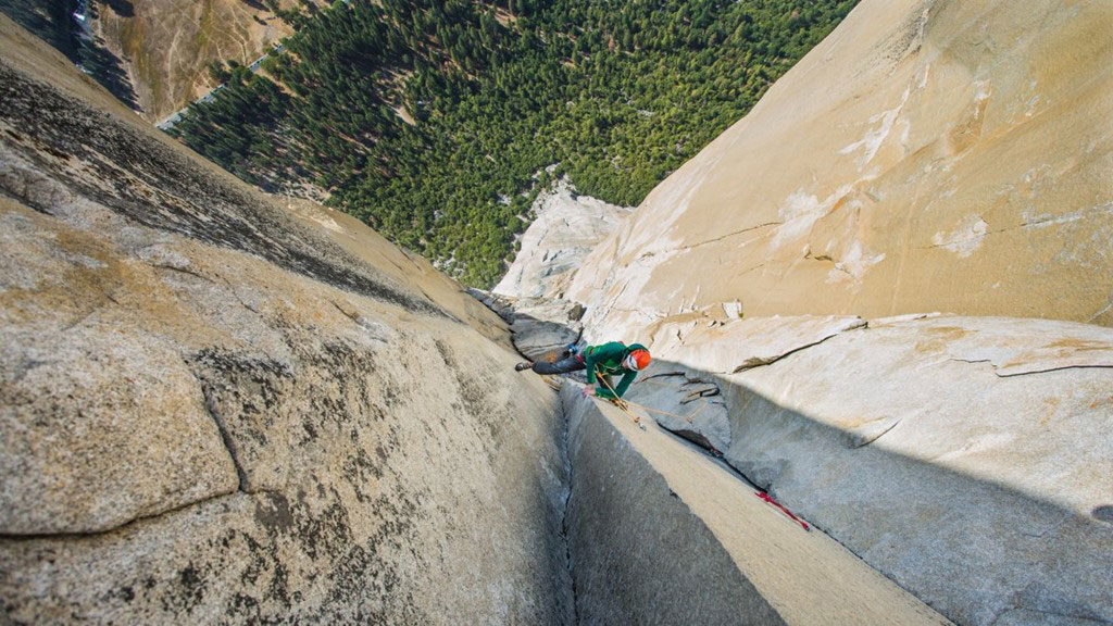 Picture 13 of Conquer the cliff 900 m high with bare hands and rope