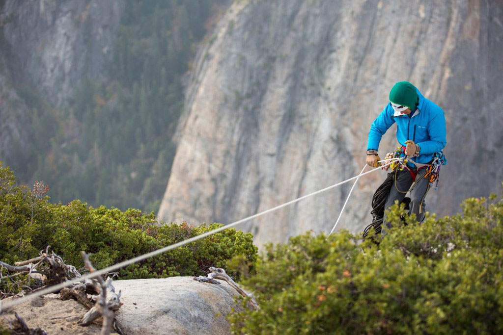 Picture 4 of Conquer the cliff 900 m high with bare hands and rope
