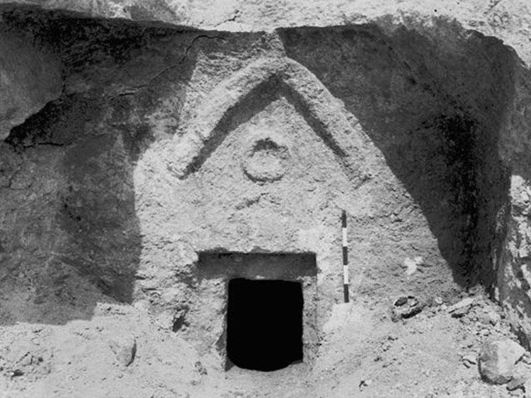 Picture 3 of Controversy about where to bury Jesus