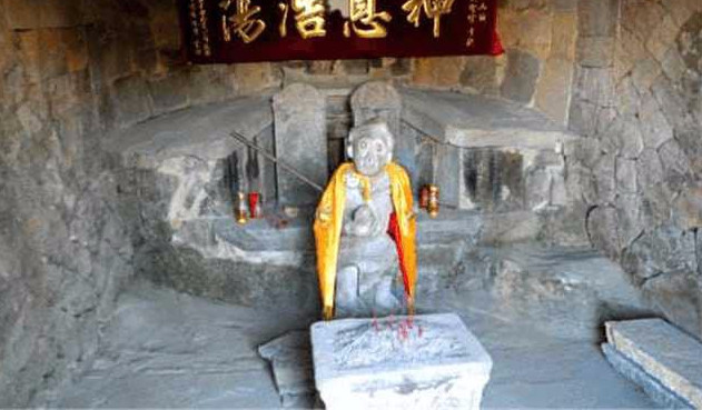 Picture 1 of Controversy surrounding the discovery of ancient tombs of the great saint Ton Ngo Khong?