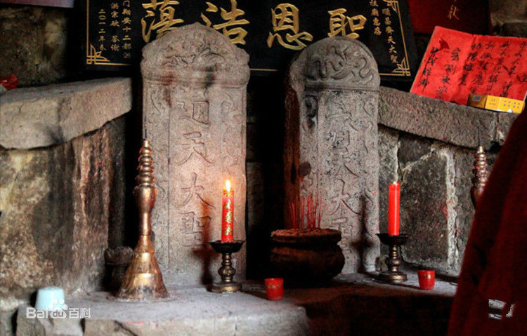 Picture 2 of Controversy surrounding the discovery of ancient tombs of the great saint Ton Ngo Khong?