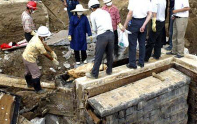 Picture 3 of Controversy surrounding the discovery of ancient tombs of the great saint Ton Ngo Khong?