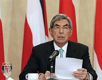 Picture 1 of Costa Rica President H1N1 infection
