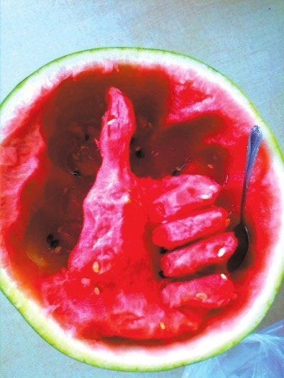 Picture 9 of Create interesting shapes on watermelon with a spoon