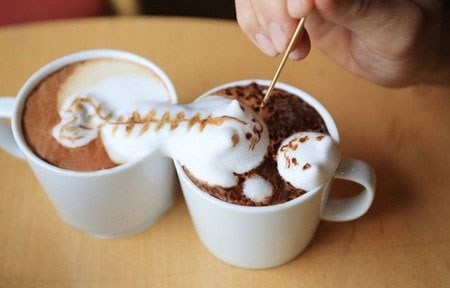 Picture 2 of Create stunning 3D shapes from milk foam on a cup of coffee
