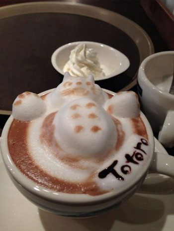 Picture 5 of Create stunning 3D shapes from milk foam on a cup of coffee