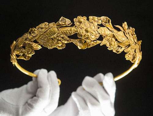 Picture 3 of Crown 2,300 years of net gold under the bed