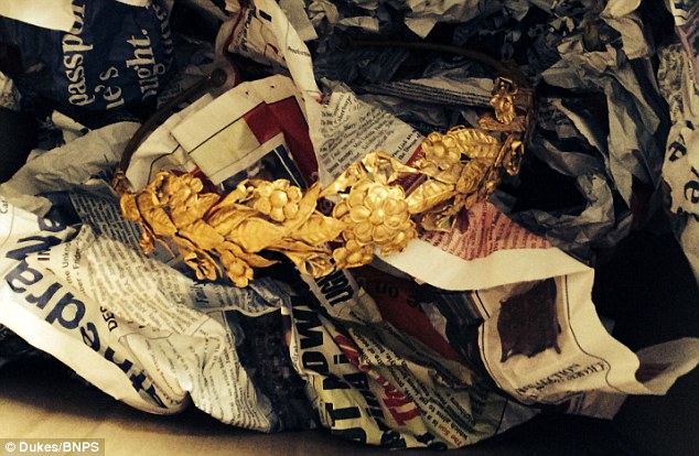 Picture 5 of Crown 2,300 years of net gold under the bed
